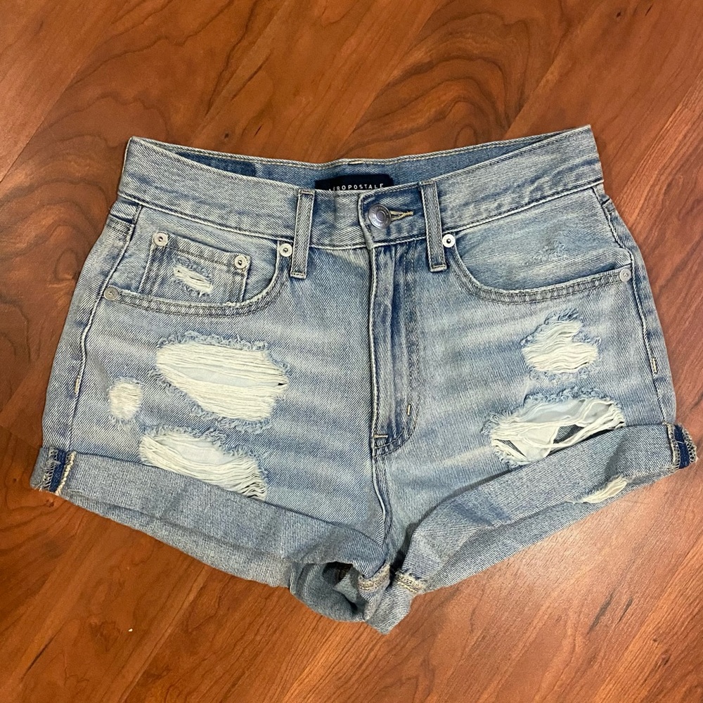 AEROPOSTALE • Women’s Distressed Light Wash  Mom Jean Shorts Size - 4